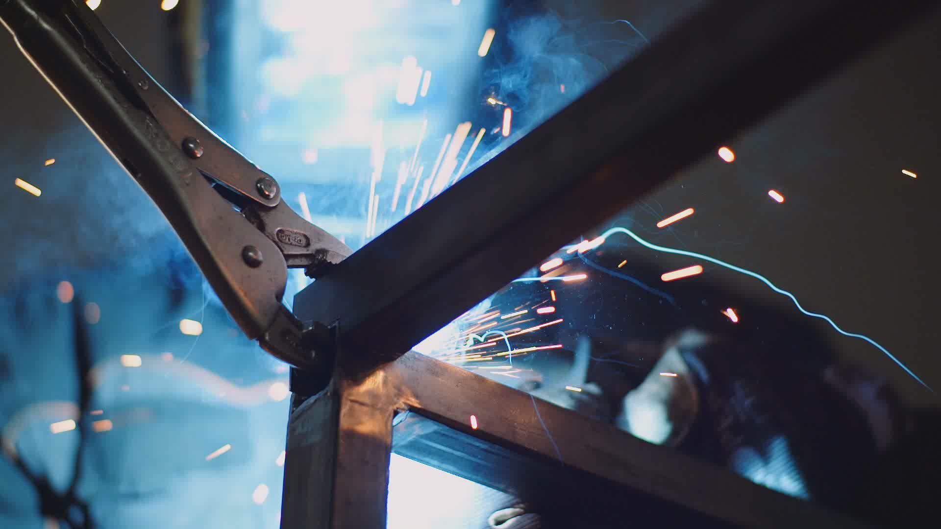 Reparatur- und Wartungsarbeiten an Metallkonstruktionen